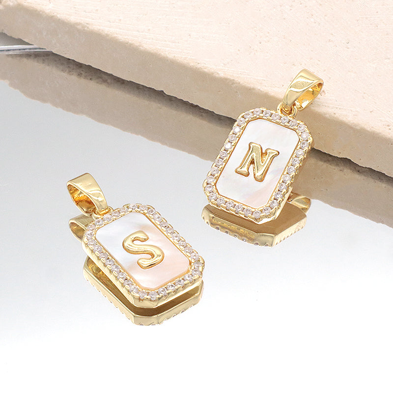 Fashion Design Customized Wholesale Gold Plated Chain Brass Chain Jewelry Shell Letter Pendant Necklace