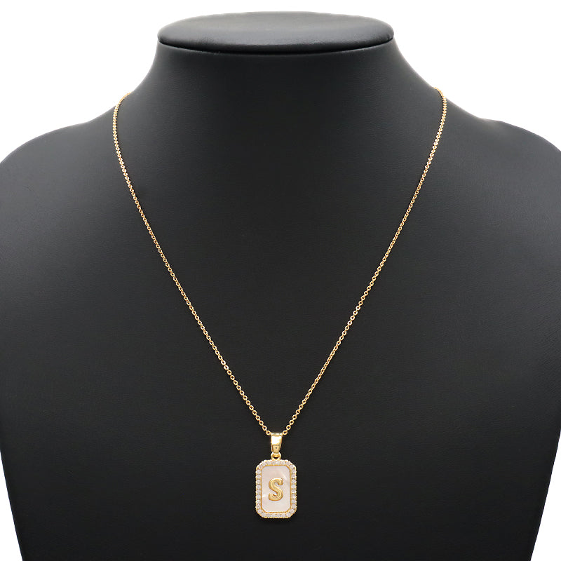 Fashion Design Customized Wholesale Gold Plated Chain Brass Chain Jewelry Shell Letter Pendant Necklace