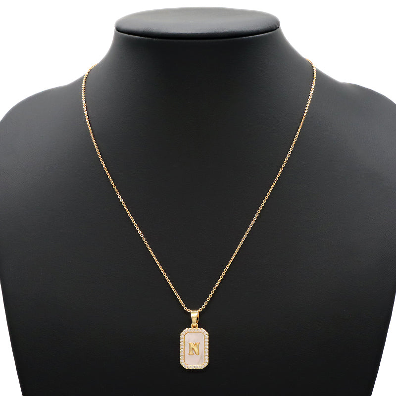 Fashion Design Customized Wholesale Gold Plated Chain Brass Chain Jewelry Shell Letter Pendant Necklace