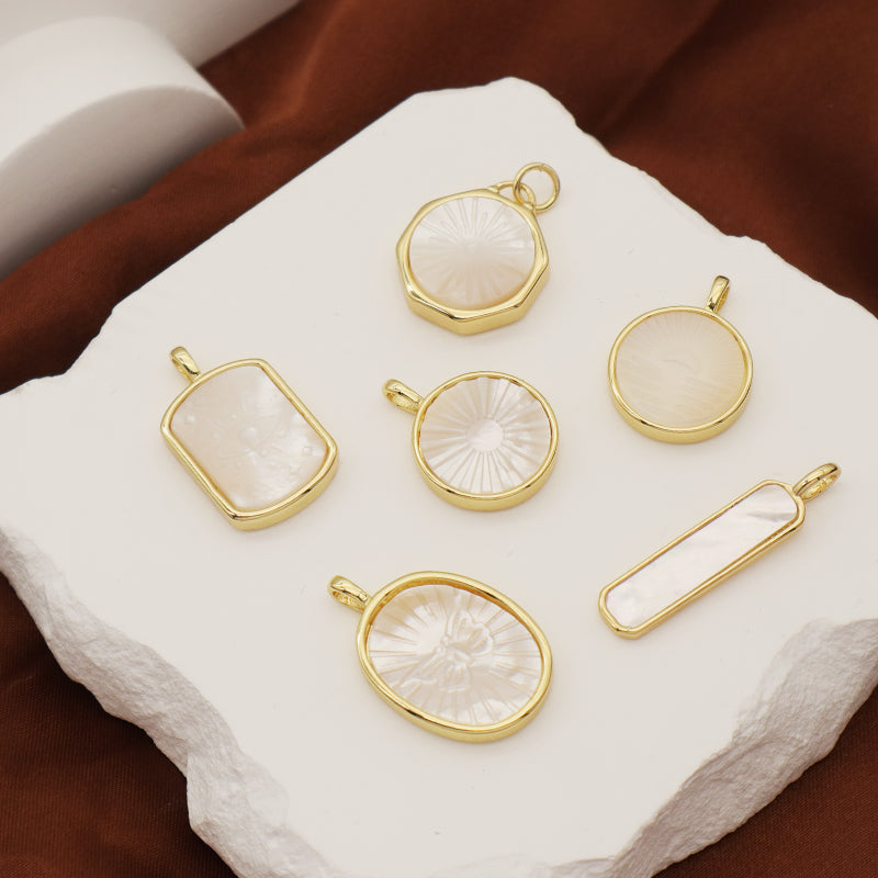Wholesale Customized DIY Jewelry Sun Eyes Butterfly Charm Pendant Gold Plated Natural Shell Butterfly Eyes Pendant For Necklace