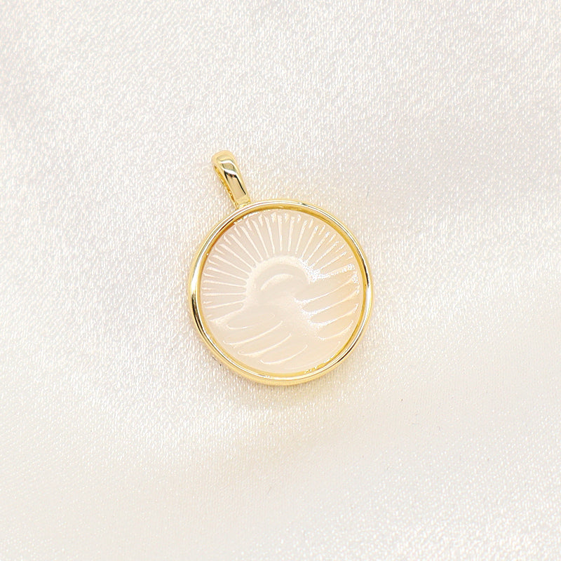 Wholesale Customized DIY Jewelry Sun Eyes Butterfly Charm Pendant Gold Plated Natural Shell Butterfly Eyes Pendant For Necklace