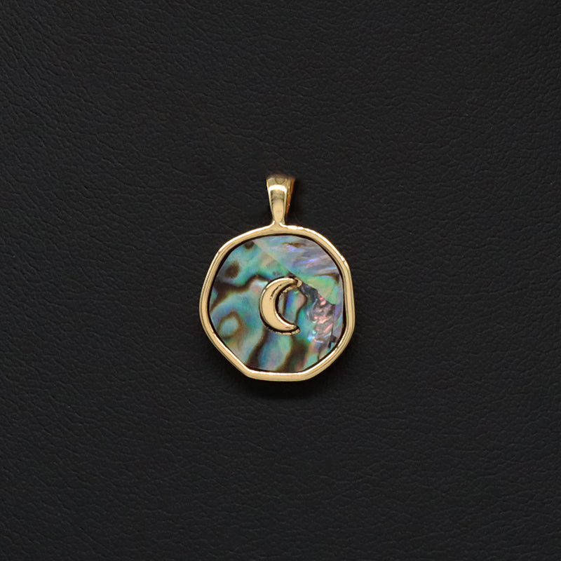 Newest Custom Jewelry Wholesale Various Color Shell Heart Shape Charm Pendant Gold Plated Natural Shell Heart Necklace Pendant