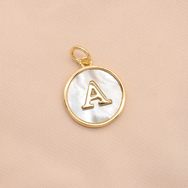 New Wholesale Custom Fashionable Factory Charm Necklace Pendant Gold Plated Round Letter Shell Pendant For Jewelry