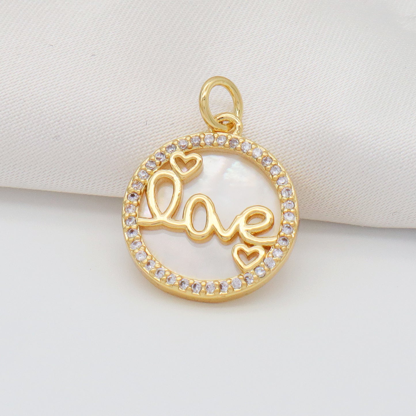 New Bulk Sale Round Shell Love Heart Charm Jewelry Necklace Pendant Micro Pave Cz Gold Plated Shells Heart Pendant For Women