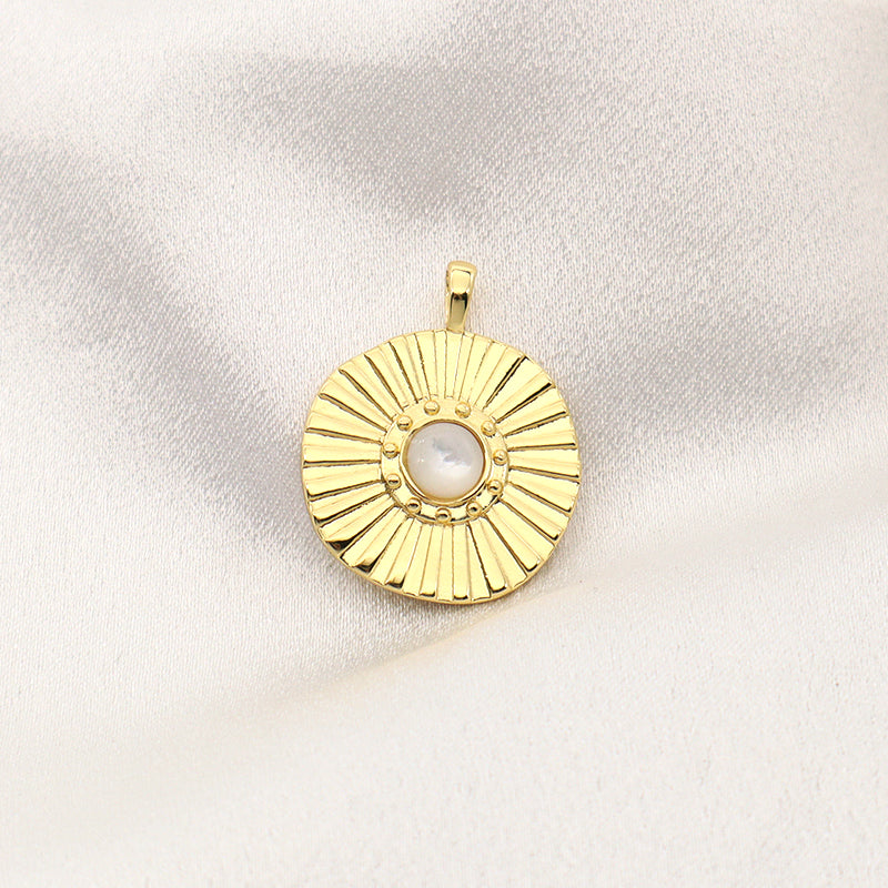 China Factory Wholesale Customized DIY Charm Pendant Jewelry Gold Plated Round Natural Shell Pendant For Necklace Making