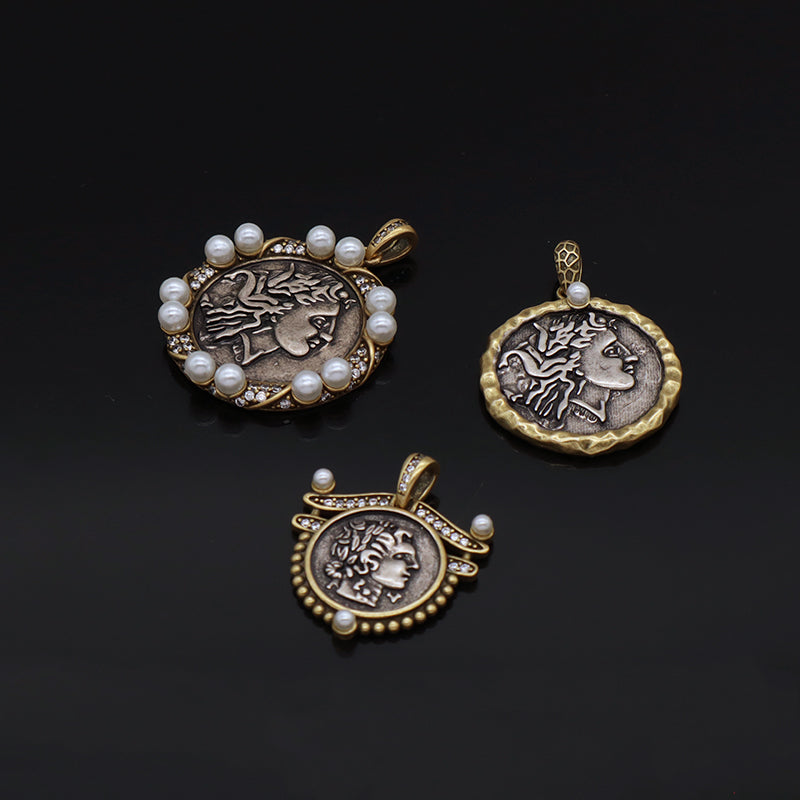 Custom Factory Wholesale Women Men Round Necklace Charm Jewelry CZ Shell Gold Plated Two-sided Vintage Head Sculpture Pendant