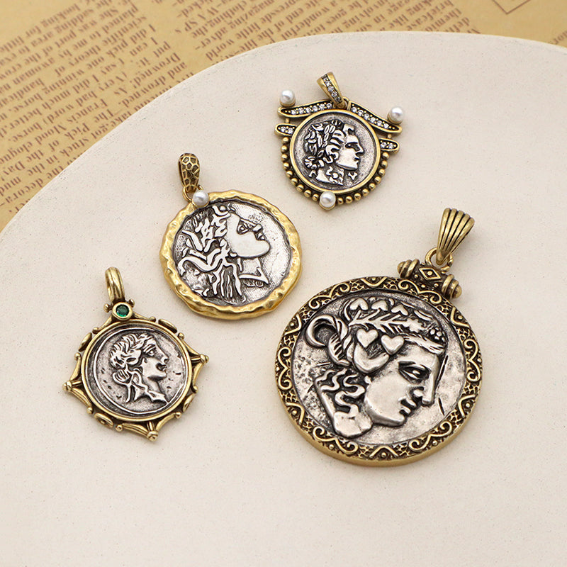 Custom New Design Manufacture Factory Wholesale Women Charm Accessories Jewelry Gold Plated  Brass Pendant For Necklace Making